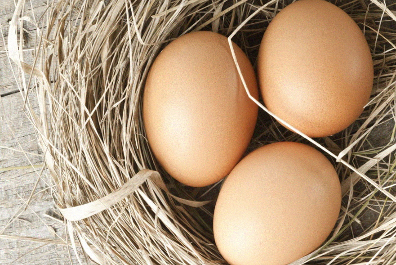Сколько можно хранить сырые яйца в холодильнике?