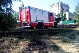 В парке пос. Октябрьского Красноармейского района произошёл пожар.